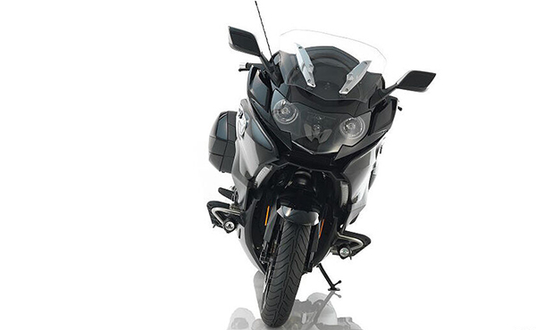 BMW K 1600 B front view – luxury touring motorcycle.