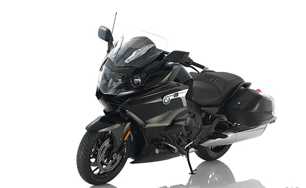 BMW K 1600 B left-angle view – premium touring bagger