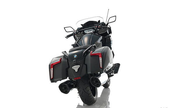 BMW K 1600 B rear view—stylish touring bagger.